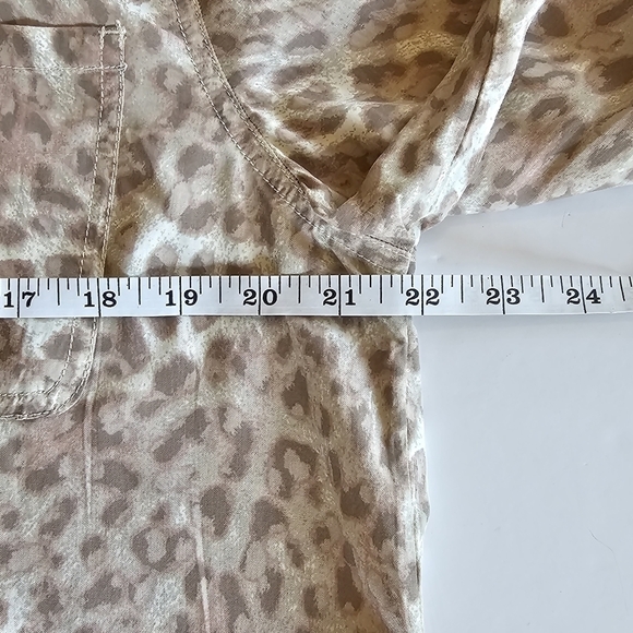 BEACH Lunch Lounge Flowy Coastal Tan Animal Print Blouse Size Large - Picture 15 of 16